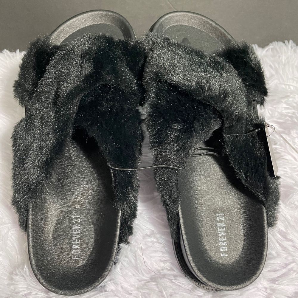 PLUSH CRISSCROSS SLIPPERS